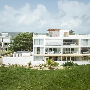 Amazing Ocean Front - 2 Bedroom Apartment